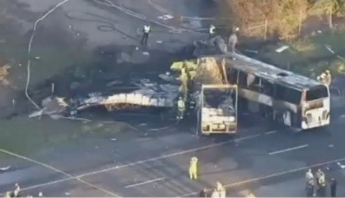 Autocar cu elevi, lovit de un camion: 9 morţi şi zeci de răniţi, în SUA